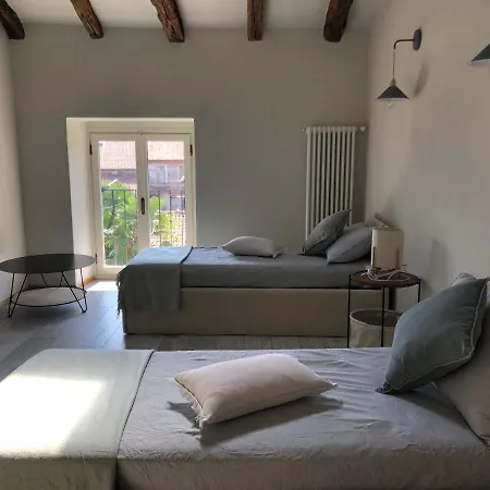 Apartment La Finestra Charme&relax *